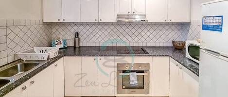 Căn hộ Executive | Bếp riêng | Tủ lạnh, lò vi sóng, lò nướng, bếp nấu