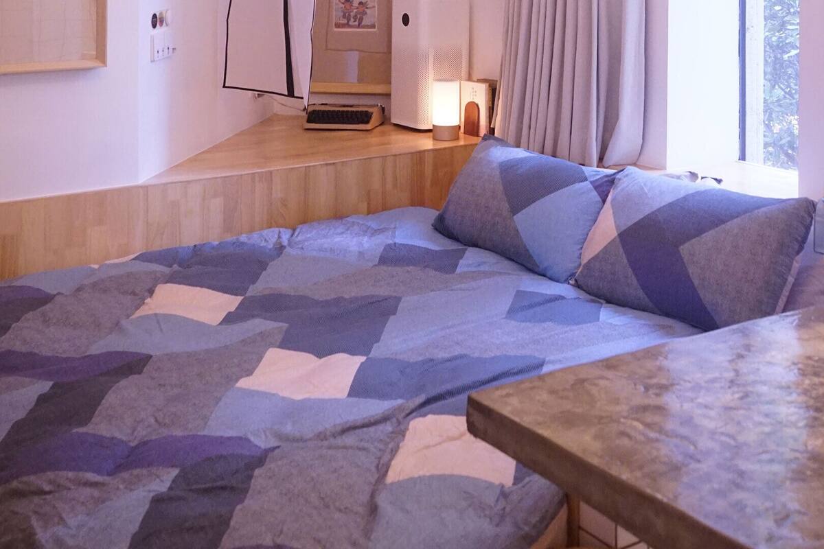 Basic Single Room | Premium bedding, down comforters, minibar, desk