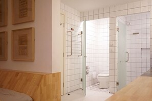 Elite Room | Bathroom | Shower, hydromassage showerhead, free toiletries, hair dryer - T.G.Studio Hotel (Guangzhou)