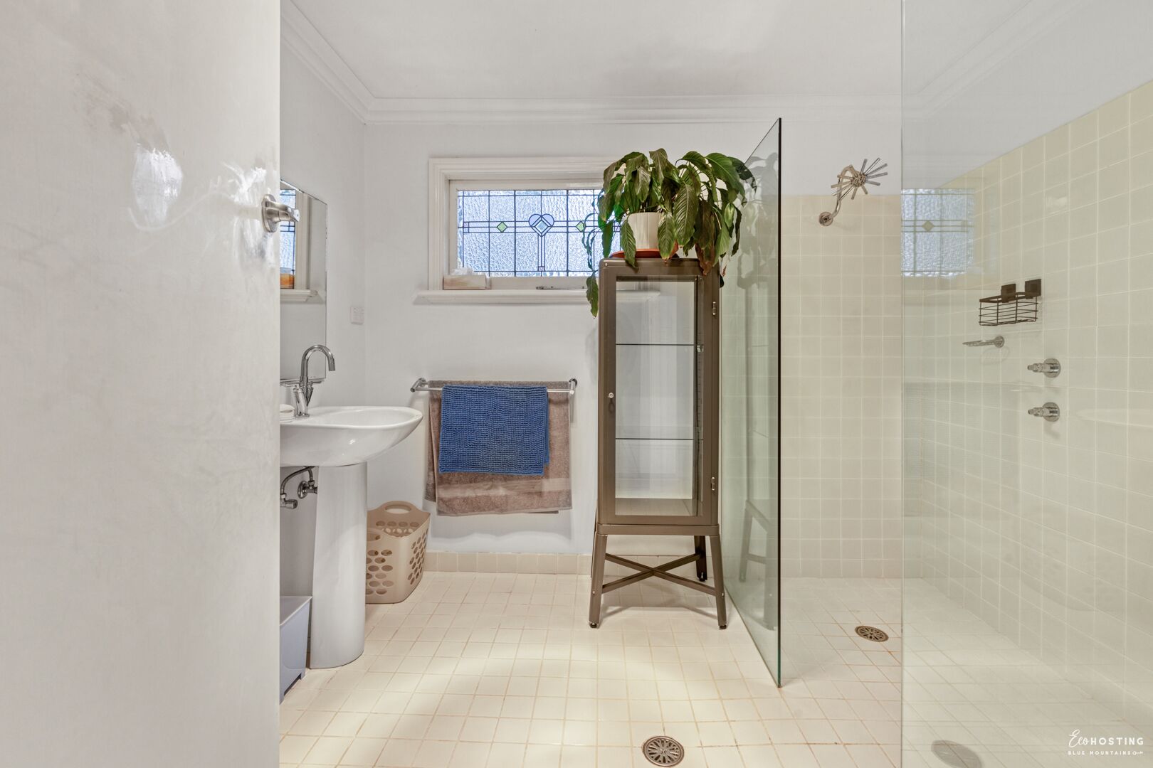 Séchoir à cheveux, serviettes fournies, savon, shampooing