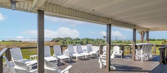 8BR Beachfront w/ Huge Deck | Walk to Sand + Kayak
