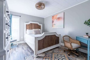 8 habitaciones, tabla de planchar con plancha, cuna de viaje y wifi