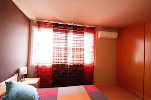 2 bedrooms, iron/ironing board, bed sheets