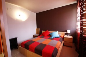 2 chambres, fer et planche à repasser, draps fournis