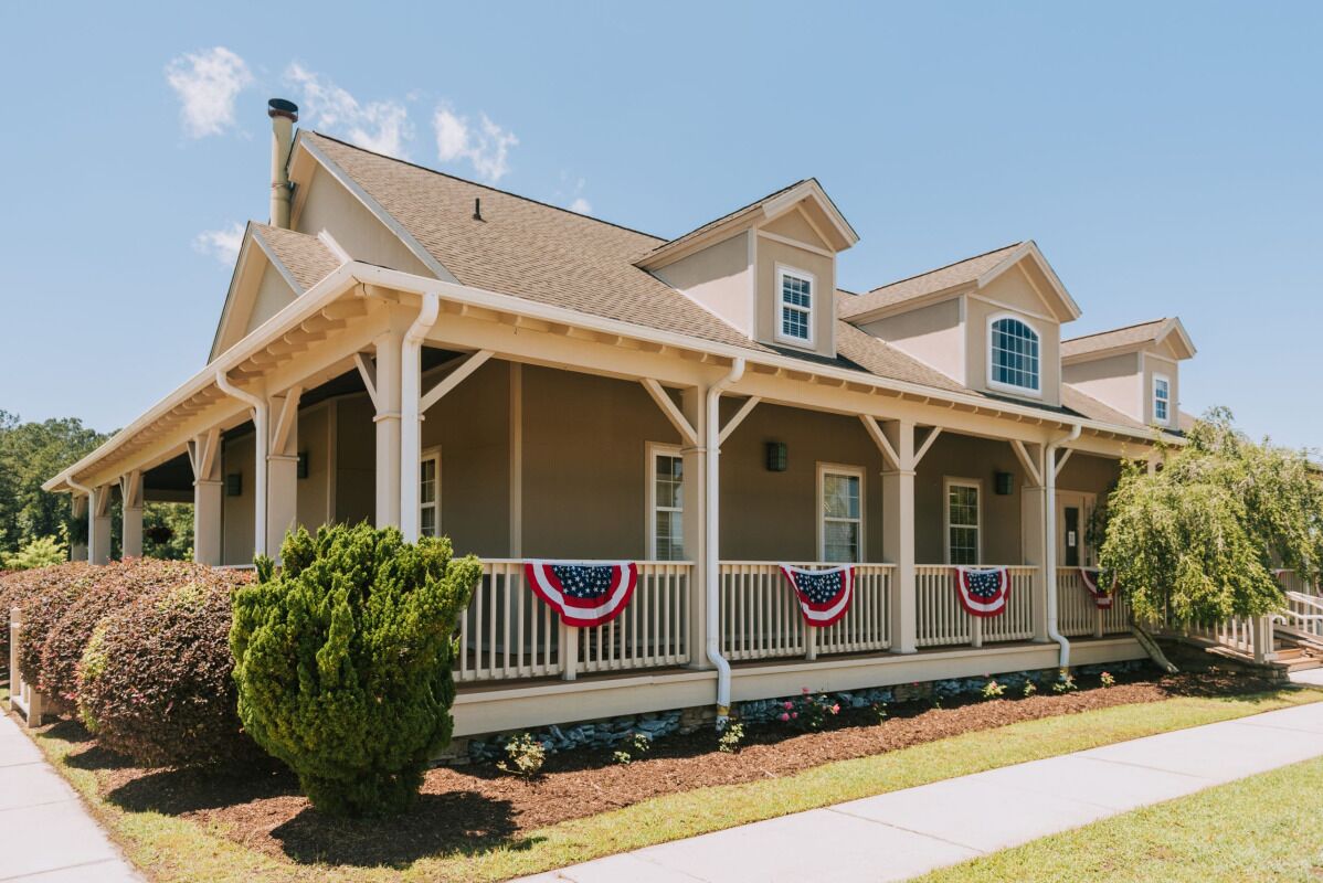 Indulge in Home Like Comfort! Onsite Pool, Parking, Pet-Friendly Property