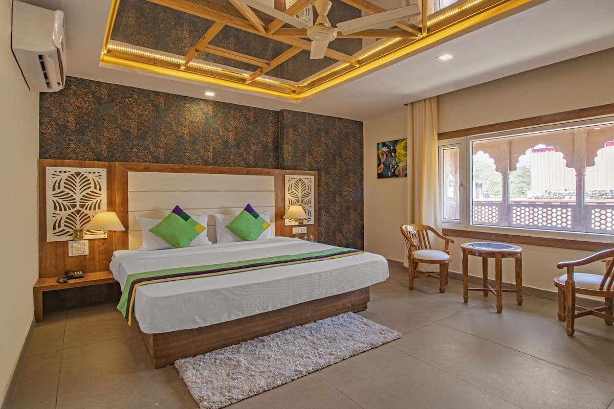 Standard Room With Mountain View | Blackout drapes, bed sheets