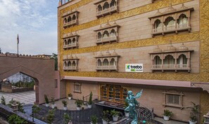 A multi-story building with ornate balconies and a sign for Treebo Trend Haveli Resort. - Treebo Haveli Resort Roots, Bhupatwala Haridwar (Haridwar)