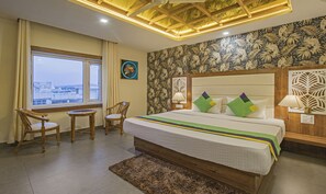 Deluxe Room With Mountain View | Cortinas blackout, roupa de cama