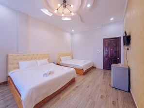 Deluxe Family With Balcony | Frigobar, roupa de cama