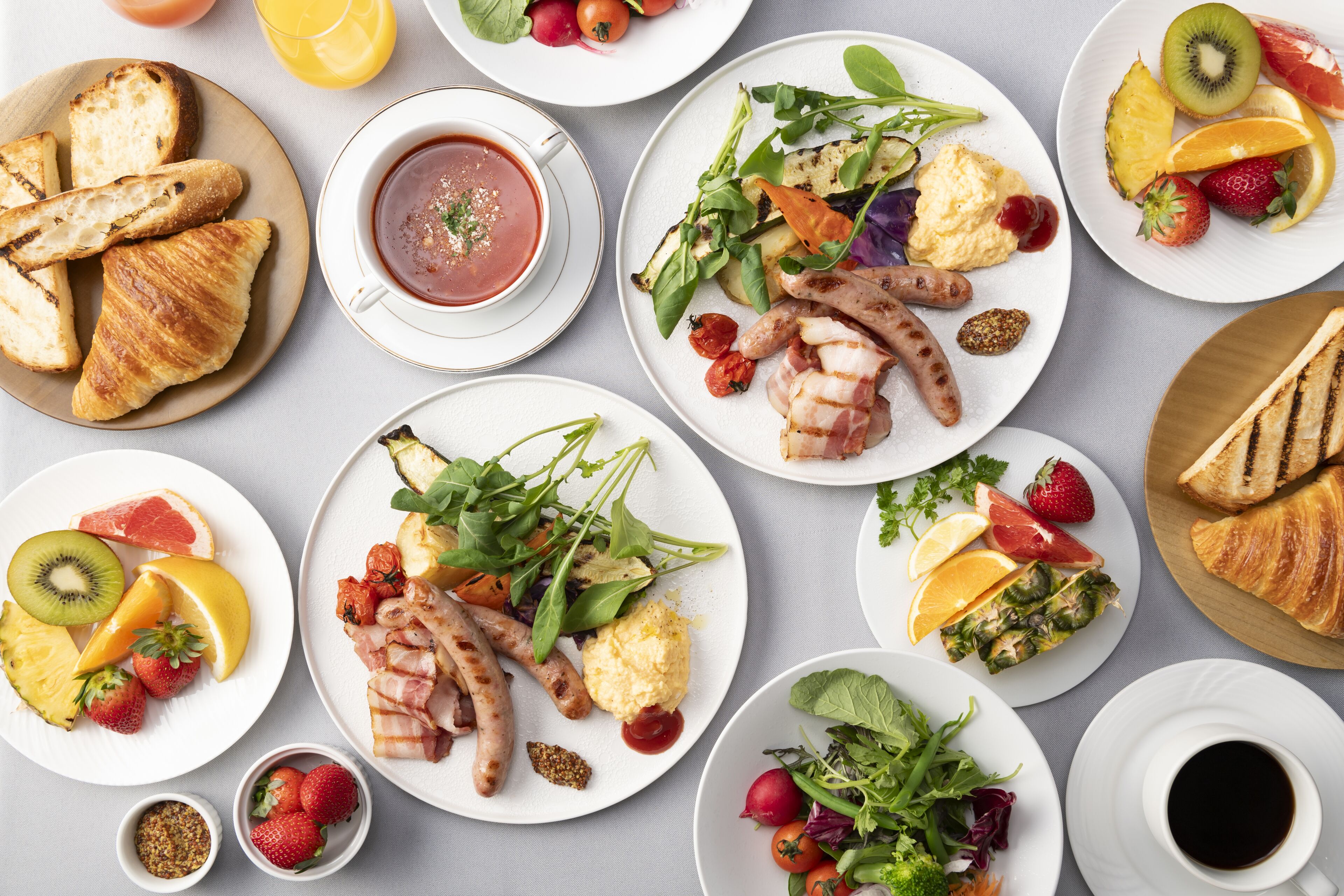 Daily buffet breakfast (JPY 3850 per person)