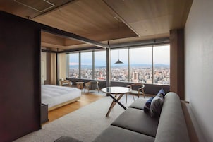 尊荣双人房, 无烟房 (Timeless, 32F) | 客房内保险箱、遮光窗帘、熨斗/熨衣板、免费 WiFi