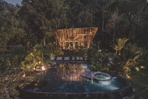 A hot spring area with a wooden structure and lounge chairs. - Hideout Eco Bamboo House Bali (Selat)