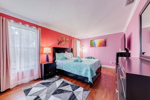 4 bedrooms, in-room safe, desk, iron/ironing board