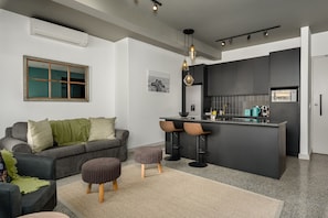 Deluxe Apartment | Living area