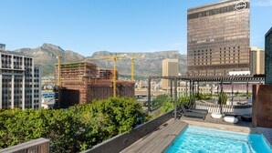 Outdoor pool - The Duke 905 (Cape Town)