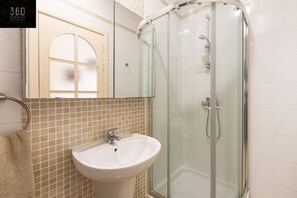 ヘアドライヤー、タオル