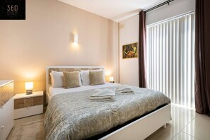 مكتب ومكواة/لوح كي وسرير سفر وواي فاي مجانًا