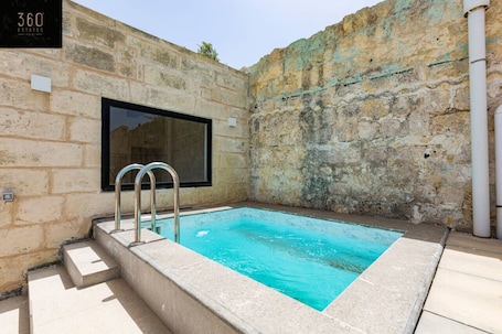 Pool. Historical Mdina Gem Lux HOME with Rooftop Pool