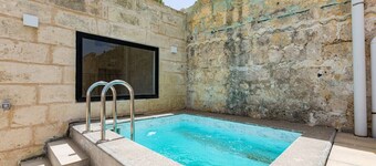 Historical Mdina Gem Lux HOME with Rooftop Pool