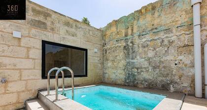 Historical Mdina Gem Lux HOME with Rooftop Pool