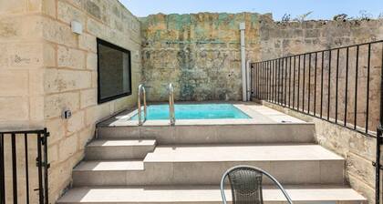 Historical Mdina Gem Lux HOME with Rooftop Pool