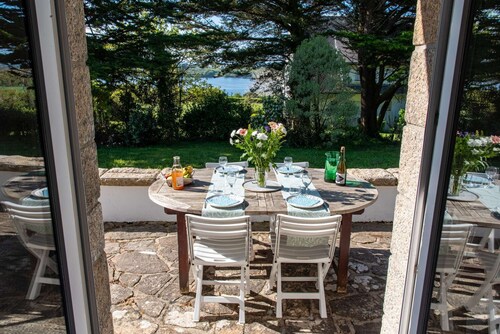 Grande Maison Dans un Écrin de Verdure, 5 min de la mer par Groom