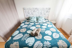 2 chambres, fer et planche à repasser, lit parapluie, accès Internet