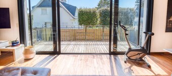 Stunning and spacious seaside villa by the groom*