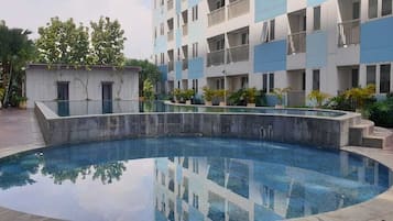 Kolam renang outdoor