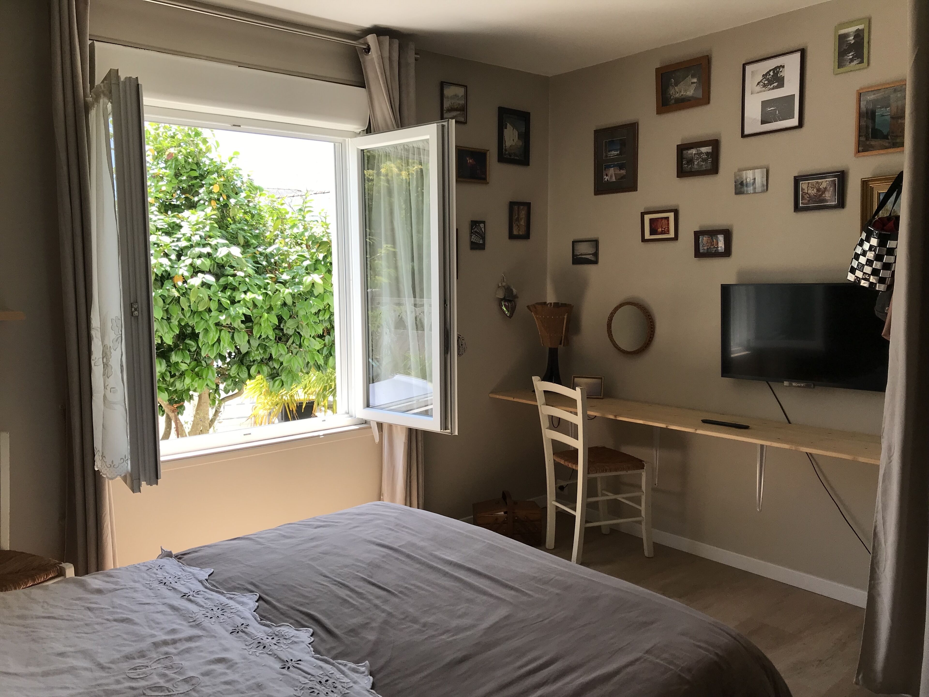 2 chambres, fer et planche à repasser, Wi-Fi gratuit, draps fournis