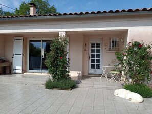 Exterior detail - A L'ombre du Frêne, Maison Avec Jardin Arboré. Idéal Pour les Amis de la Nature (Lacombe)