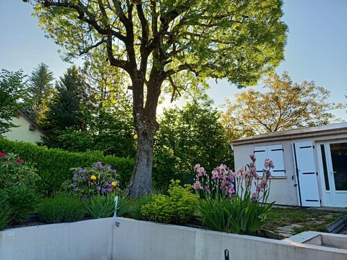 A L'ombre du Frêne, Maison Avec Jardin Arboré. Idéal Pour les Amis de la Nature