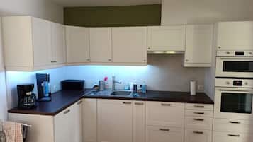 KylskÄp, mikrovÄgsugn, ugn och spishÀll