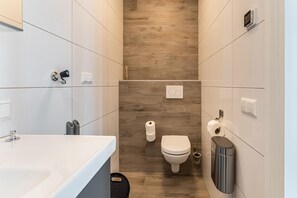 Shower - Beautiful holiday home with terrace (Den Ham)
