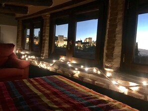 1 bedroom, iron/ironing board, free WiFi, bed sheets - Duplex con Terraza y con Vistas Únicas a la Alhambra en el Albayzin (Granada)