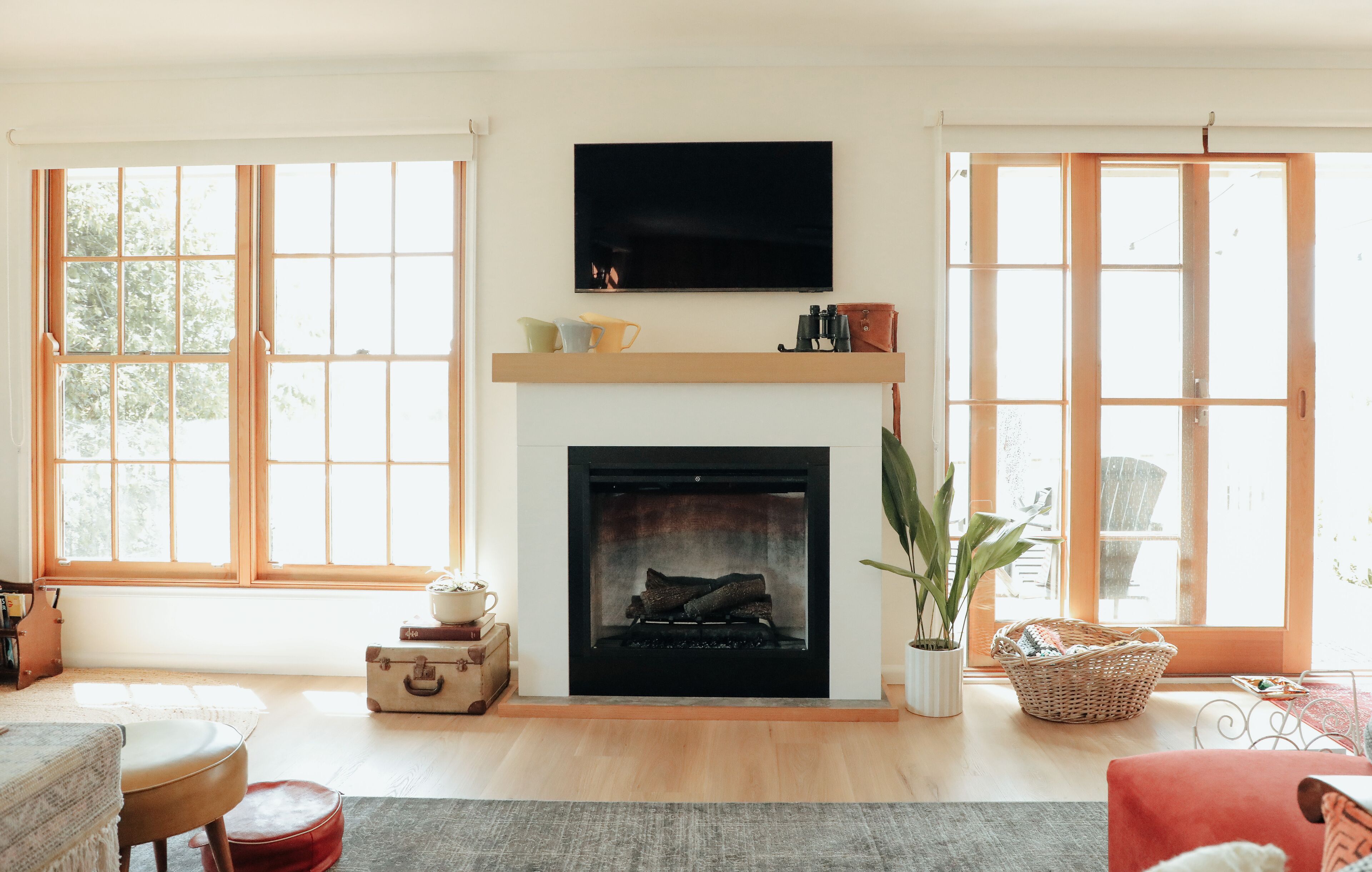 Smart TV, fireplace