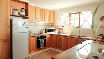 Micro-ondes, four, plaque de cuisson, lave-vaisselle