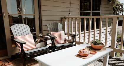 Luxury Couples' Retreat Beside the Beautiful Barwon River