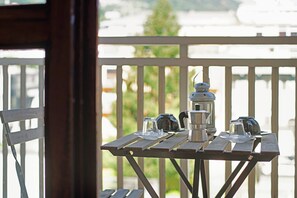 Outdoor dining - Apartment 'Mary House' with Mountain View, Private Terrace and Wi-Fi (Sondrio)