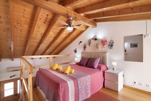 1 bedroom, free WiFi, bed sheets - Holiday Home 'Ana Townhouse' with Private Terrace, Wi-Fi and Air Conditioning (Tavira)