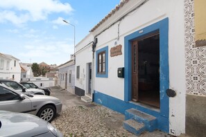 Exterior - Holiday Home 'Ana Townhouse' with Private Terrace, Wi-Fi and Air Conditioning (Tavira)