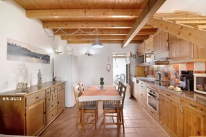 Dining - Holiday Home 'Ana Townhouse' with Private Terrace, Wi-Fi and Air Conditioning (Tavira)