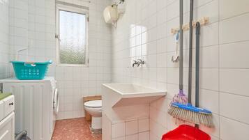 Bathtub, hair dryer, towels