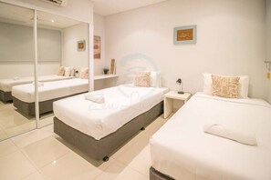 Executive Condo | 3 bedrooms, laptop workspace, iron/ironing board, travel crib - ZEN CENTRAL AMBIENT - 3Bedroom Apartment (Darwin)