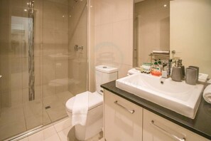 Executive Condo | Bathroom - ZEN CENTRAL AMBIENT - 3Bedroom Apartment (Darwin)
