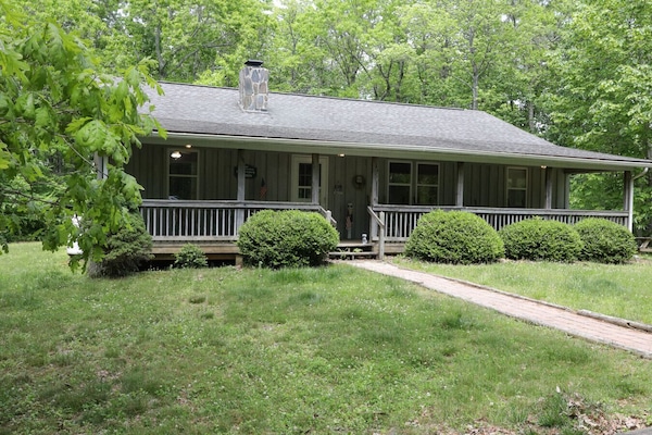 Sweetwater Cabin - get lost in the woods and like it!