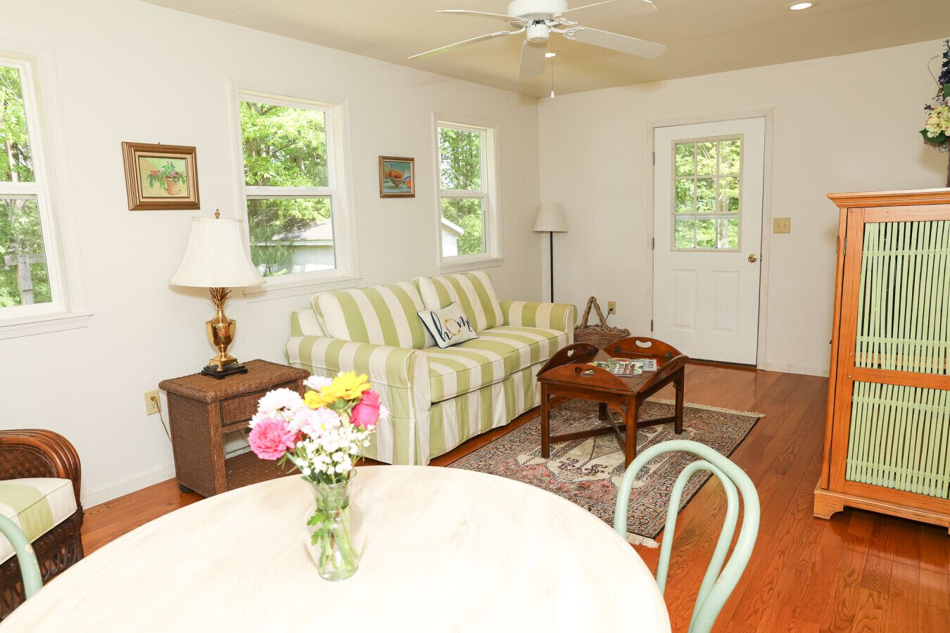 Televisión y chimenea 