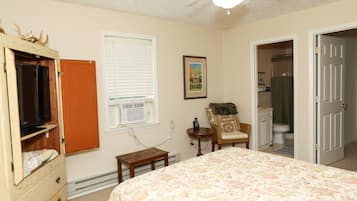 2 bedrooms, desk, iron/ironing board, travel crib