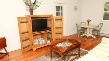 TV, fireplace, offices