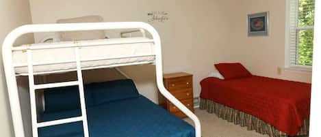 2 chambres, fer et planche à repasser, Wi-Fi, draps fournis